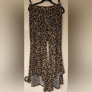 Flounce leg cheetah pants!! Size L